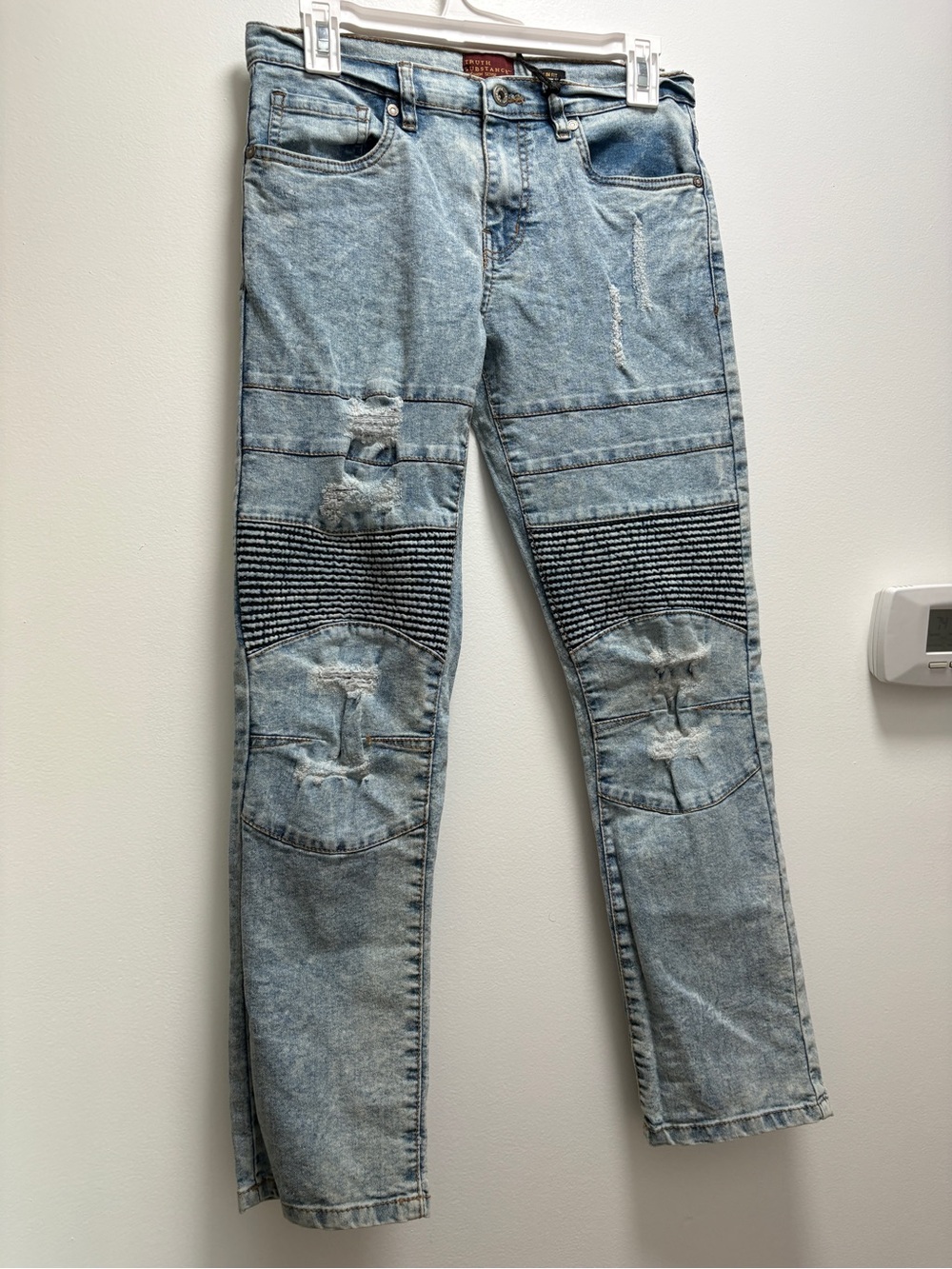 Truth Substance Common Sense / Women’s Light Wash Distressed Slim Fit Moto Jeans
